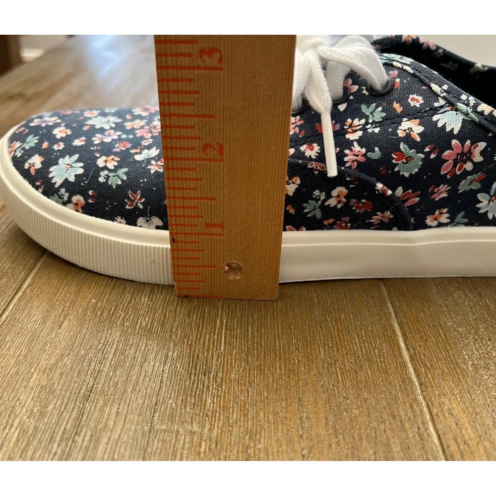 Time and Tru Women's Floral Lace Up Memory Foam Navy Sneakers Sz 8 EUC Comfort
